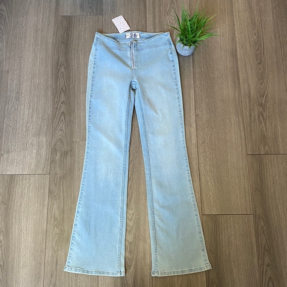 Free People Denim - Free People Jett Low Rise Flare Jeans In Glass Blue Size 26